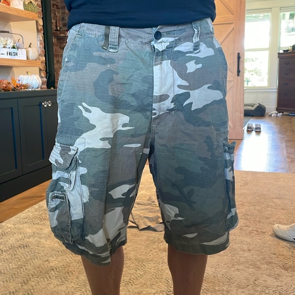 Wearfirst Camo shorts long style fit like a 32 - Picture 1 of 9